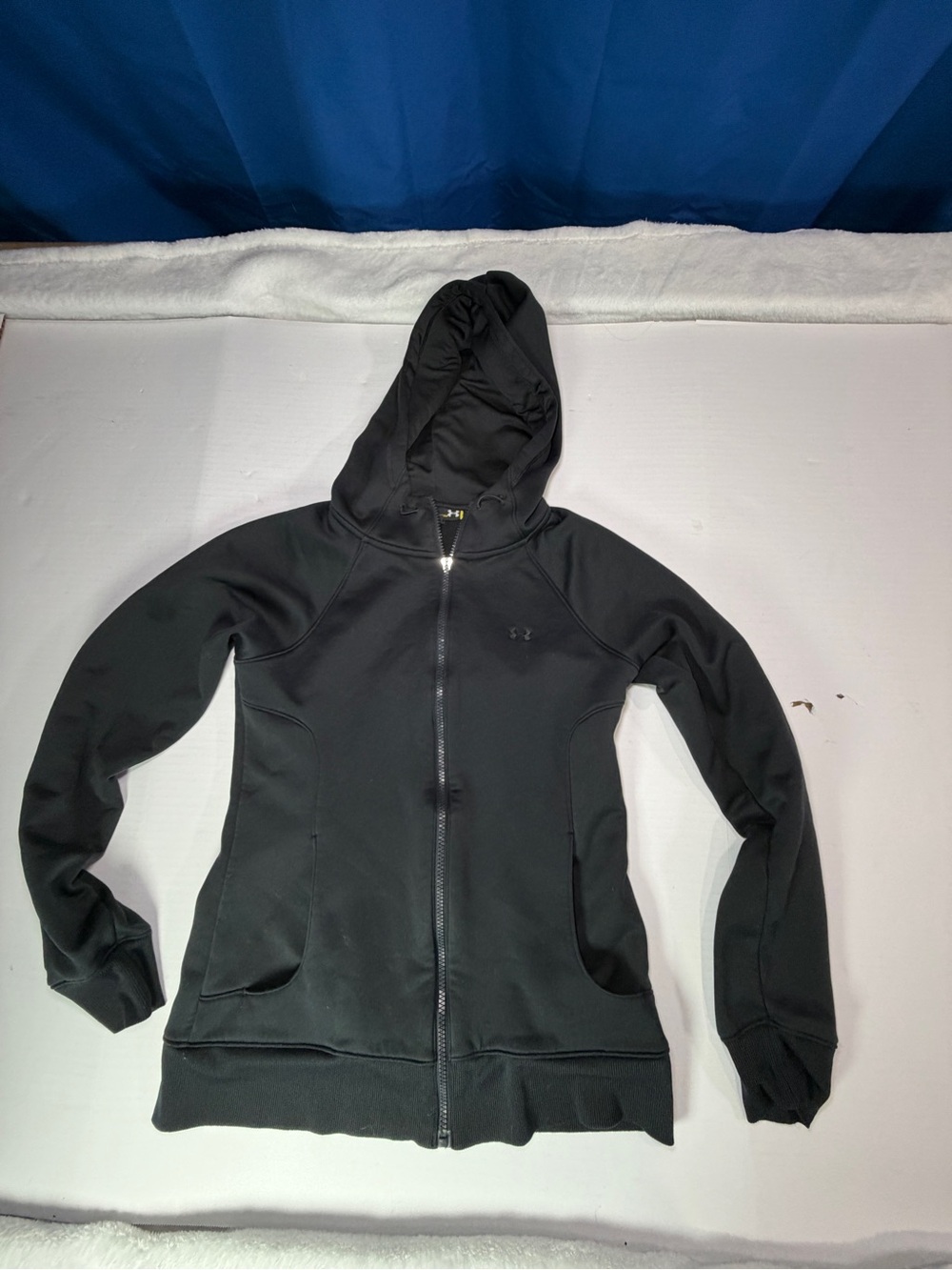 Under Armour Women’s Black Full-Zip Hooded Jacket no zipper pull, but it zips!